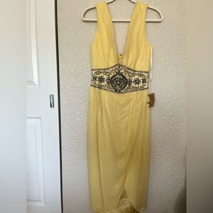 Chic Backless Yellow Dress with Embellished Waist
